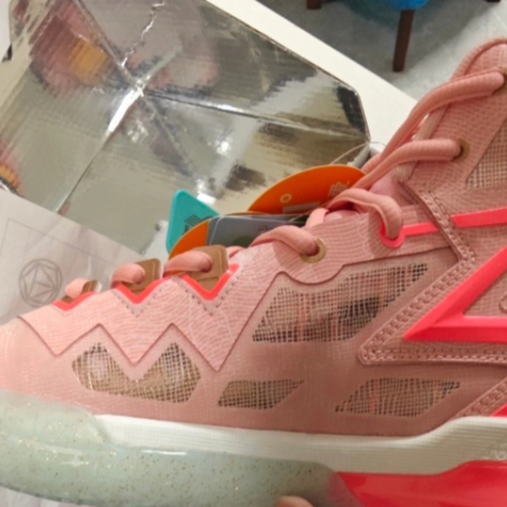 Sneakers - Picture 3 of 5